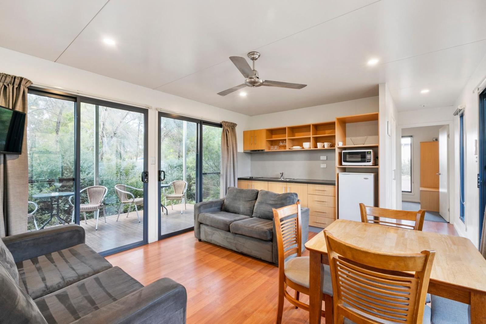 Swansea Beach Chalets Екстериор снимка