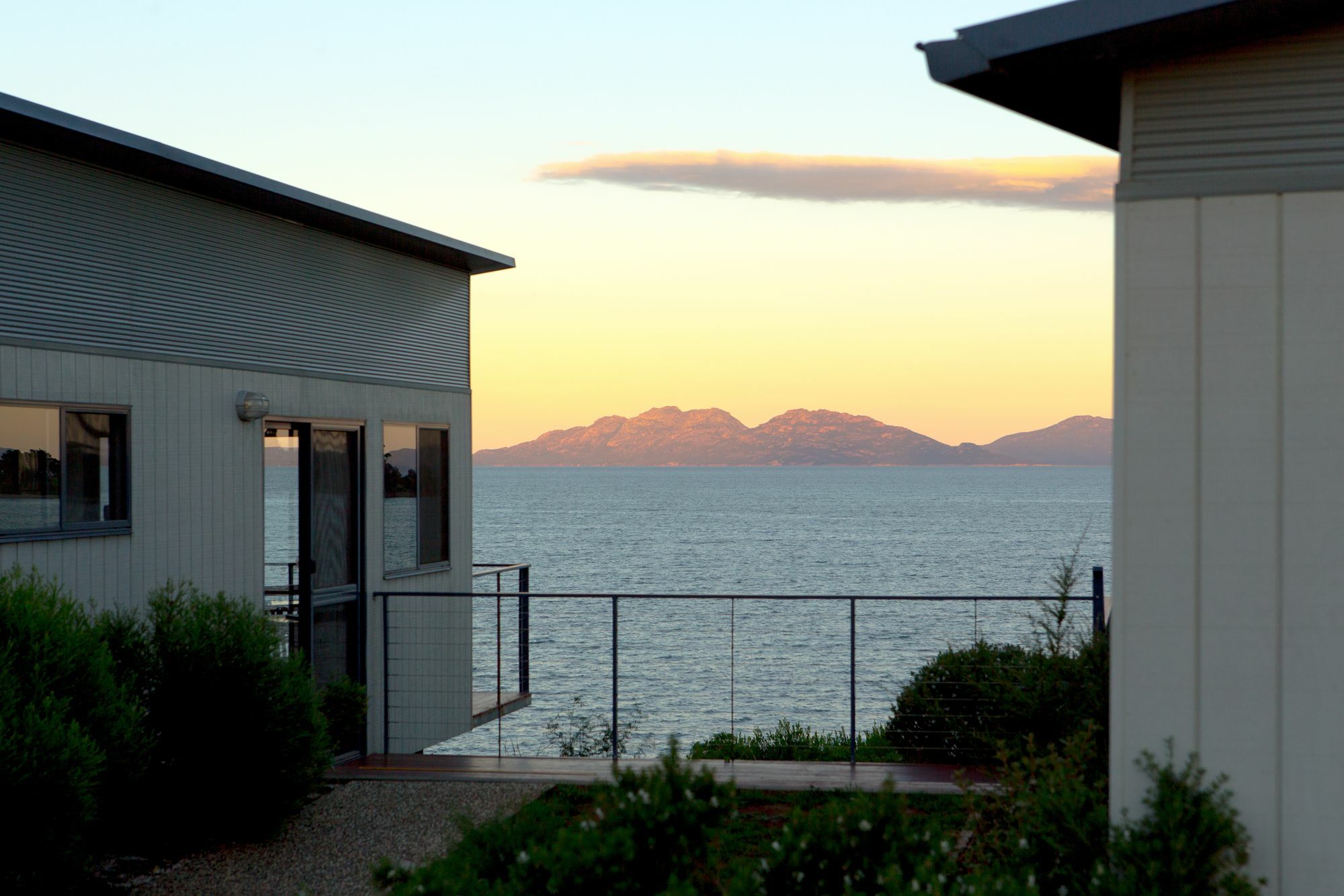 Swansea Beach Chalets Екстериор снимка